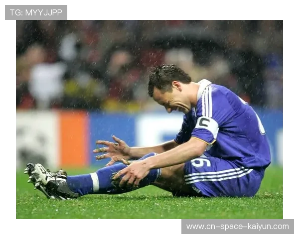 点球罚失后，尼斯前锋莫菲掩面长跪草坪